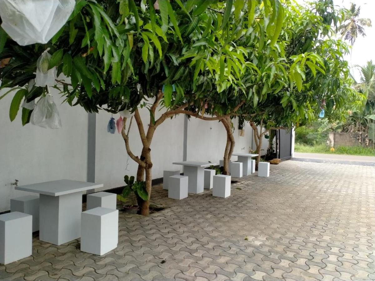 Holidays Hotel Nainamadama Exterior foto